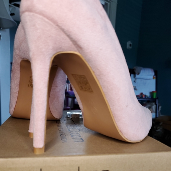 Womens heels - Picture 3 of 4